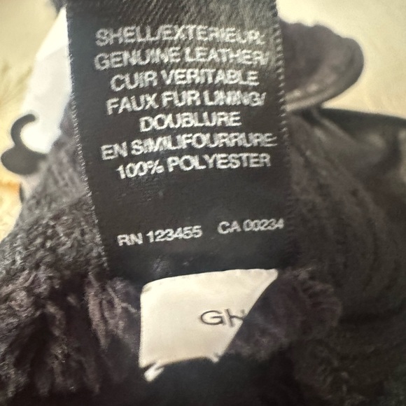 NWT Saks Fifth Avenue Women’s Leather Gloves (S/P) - Picture 5 of 5